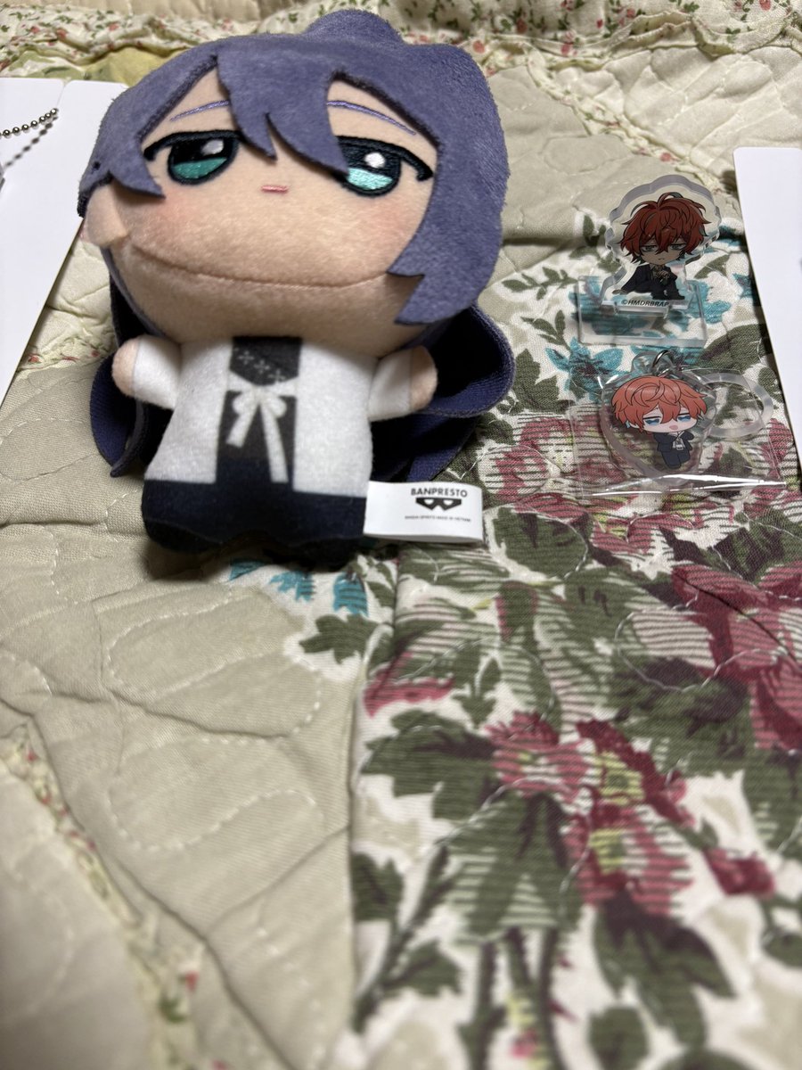 va_7360's tweet photo. …………(･ω･* 三 *･ω･)(誰もいないよね…)

沼ってないよ😇(いや沼にいるだろうが)(色々写り込むし……そんな奥地まで行けない……怖い……自分がゆるく推せる範囲で推したい……んだ……🐺) https://t.co/NgXhslgyC3