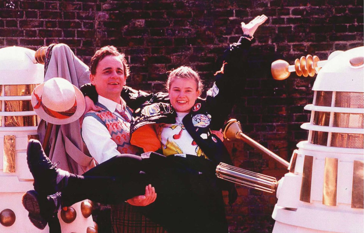 LAST CHANCE!   order by end of today to be in Sylvester's Photo signing session tomorrow.
Can't get to a Con to meet him?  Order one by post here! clareeden.com/product-page/s…