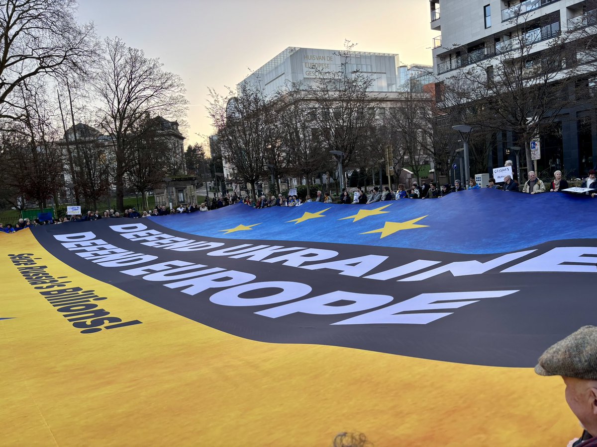 Nizami__A's tweet image. Today we gather here in #Brussels to support #Ukraine and the Ukrainian people.
Civilians are dying in Ukraine, cities have been turned into ruins by #Russian bombs, and the #Trump Administration is concerned with its own money. #westandwithukraine
