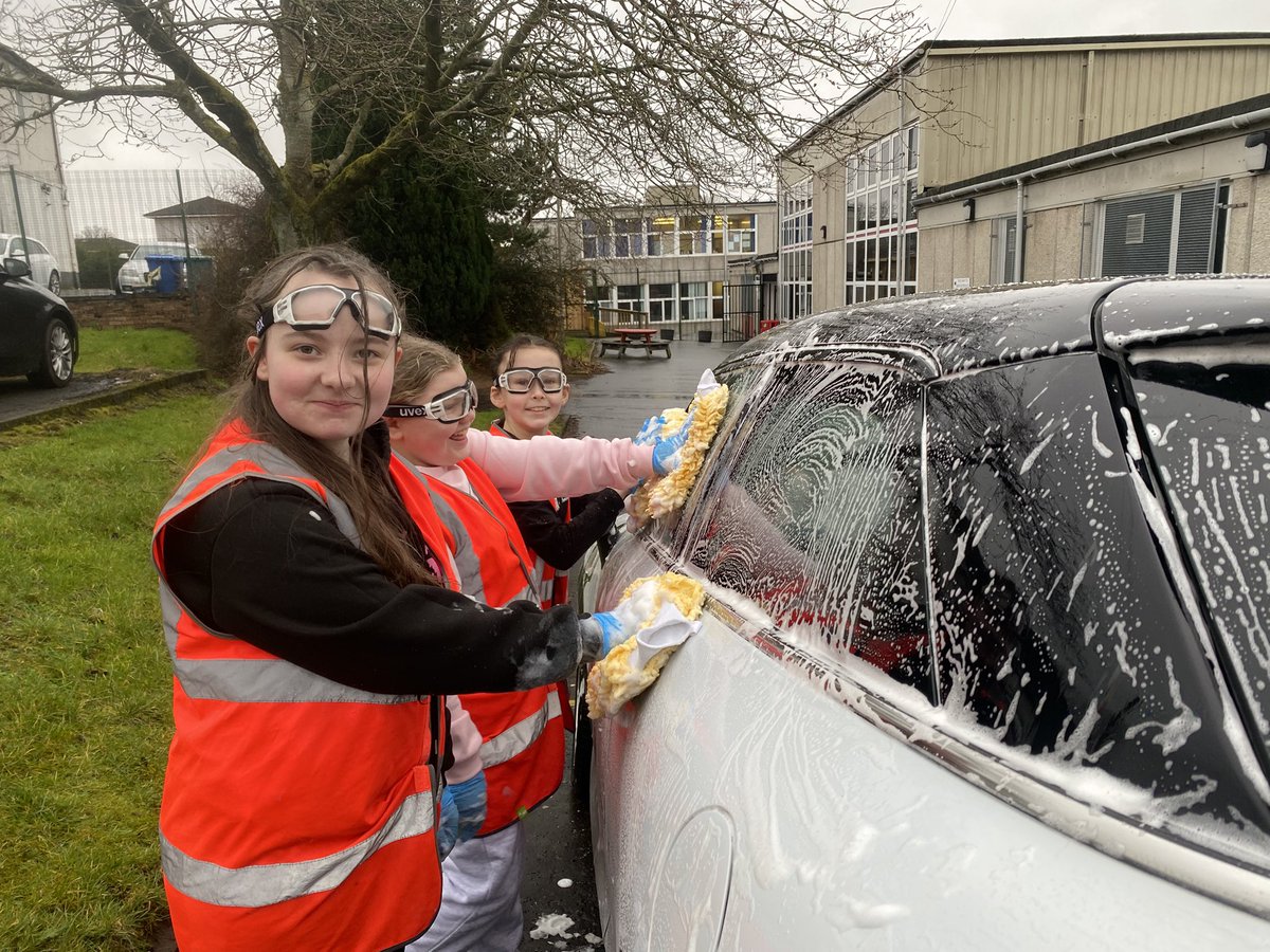Well done to the car valeting team <a href="/NLVirtualSchool/">NL Virtual School</a> for training P6 pupils at Chapleside Primary School

Outstanding training skills &amp; leadership today from the group

The P6 pupils said it was a great day &amp; they enjoyed working as a team learning how to detail clean cars👏