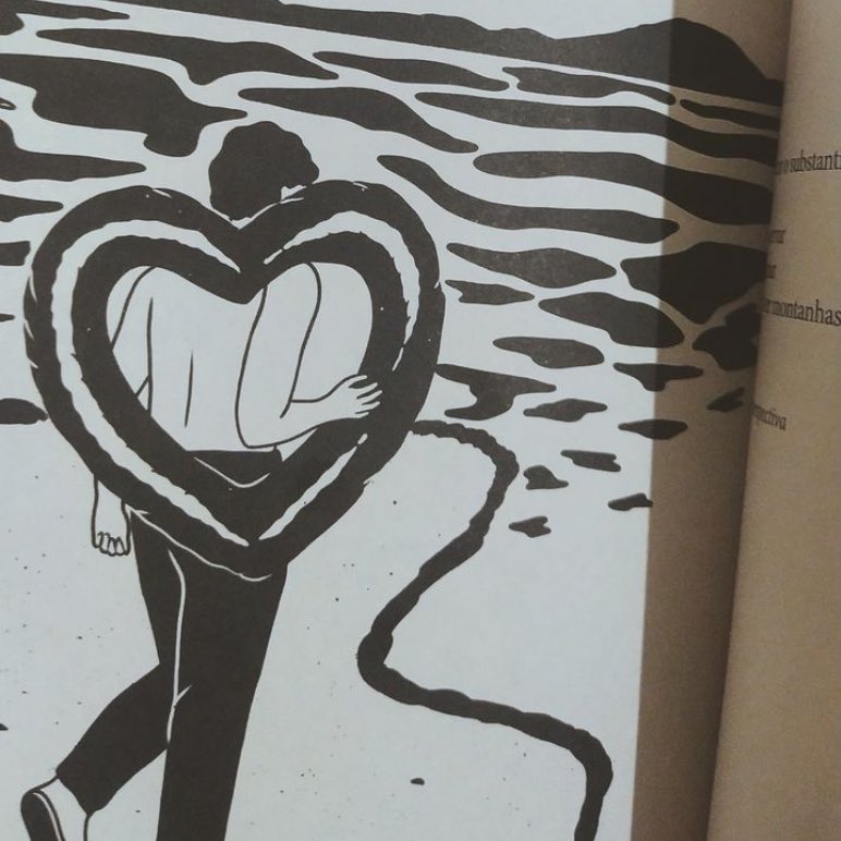 bookslovy's tweet photo. textos para tocar cicatrizes

★ ★ ★ ☆ ☆

“— encontro, na verdade,
uma projeção alucinada 
de sentimentos que crio 
pois no final da noite não há nada 
e é tudo mais fácil com você.” https://t.co/vMINof3hje