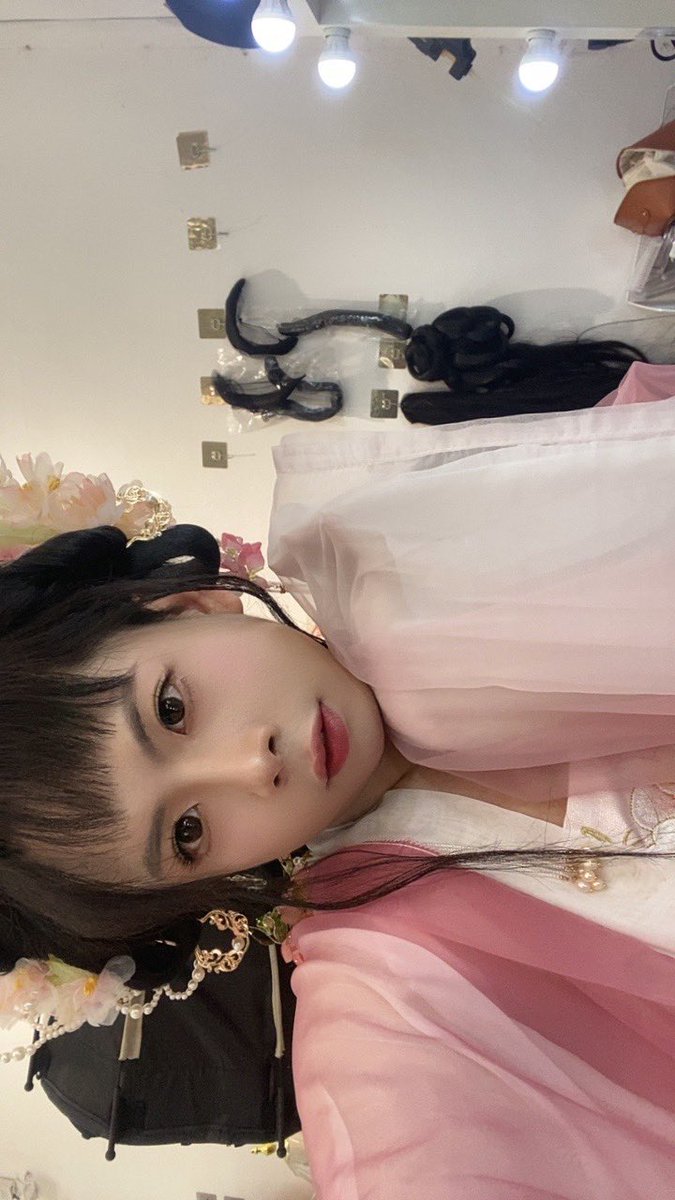 也是当上模特了 化妆师说我超甜