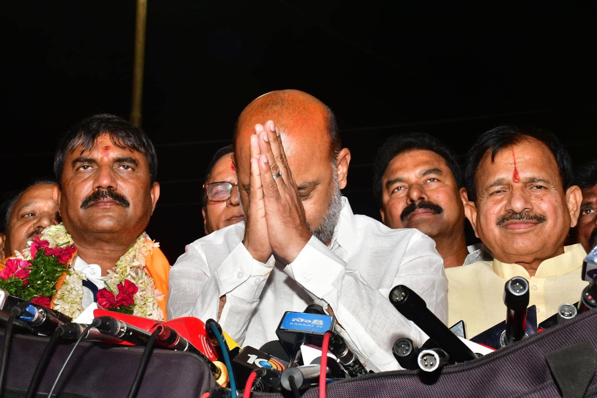 bandisanjay_bjp's tweet photo. This is just the beginning—BJP is growing stronger in Telangana! 🚩

As we celebrate the 2 MLC victories, I feel deeply thankful, especially for the trust Hon’ble Prime Minister Shri @narendramodi ji has shown in us. 

Immense gratitude to #Graduates for trusting BJP’s progressive leadership.

This victory wouldn’t have been possible without Modi ji’s leadership and Shri @AmitShah ji’s guidance.

A big thank you to Shri @JPNadda ji and Shri @kishanreddybjp ji for their constant support.

Heartfelt congratulations to Shri @AnjiReddy_BJP ji for the historic win, defeating ugly forces that stood in the way of progress.

But most importantly, this win belongs to every karyakarta who faced protests, arrests, and lathis but never stepped back.

Your hard work and dedication made this happen.
This is just the trailer, picture abhi baaki hai! 🚩