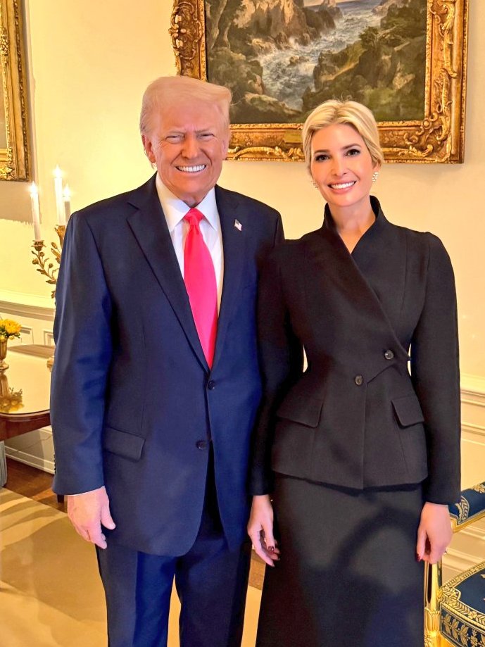 GrandDaughterX's tweet image. Give me a thumbs👍🇺🇸, if you Love Grandpa &amp;amp; First Daughter Aunt Ivanka Trump!