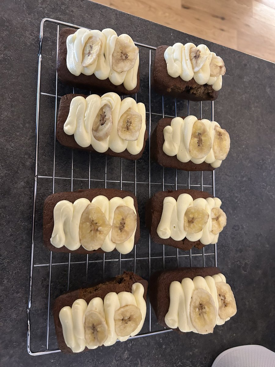 Pharmacy visit to <a href="/NumarkNet/">NumarkNet</a> member tomorrow. As it’s old friends thought I’d better take something along with me. 
Banana and chocolate chip  loaves with buttercream topping for the team 👍🏻