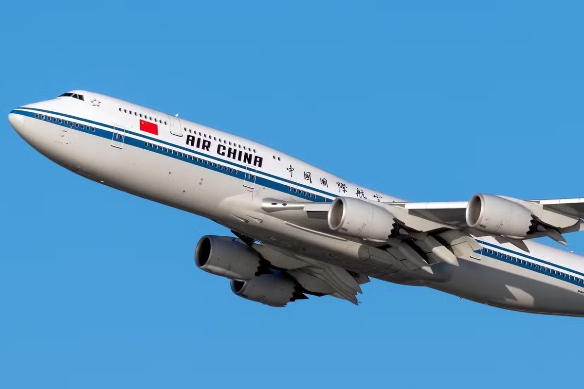 aeroloops's tweet photo. 🔎 Conheça | Voo mais longo do 747

Air China possui voo mais longo do 747-8 (CA817), podendo chegar até 16h55m, saindo de Beijing com destino à Washington. A rota é alternada entre 747 e 777, grande parte do tempo do voo reflete ao fechamento do espaço aéreo  russo. https://t.co/AyaHzB3XZm