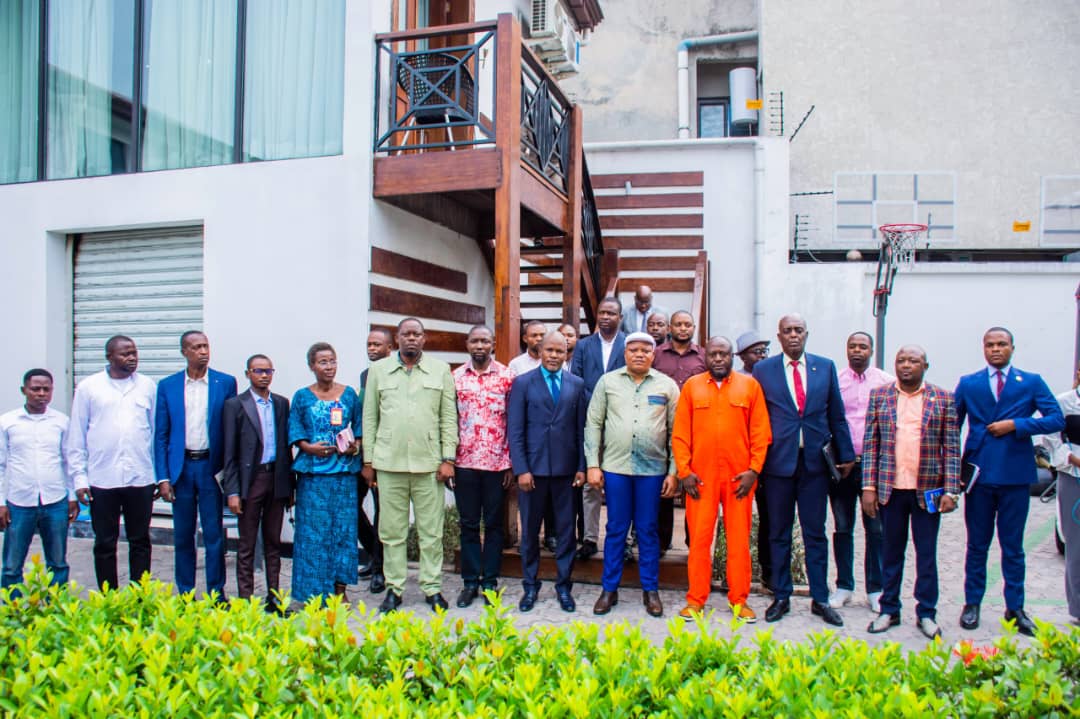 StanysBujakera's tweet photo. #RDC: De son côté, @kabund_jmkkrock récemment libéré de prison, enchaine des audiences. À ses visiteurs, l’ancien président intérimaire de l’UDPS, continue d'exprimer son opposition farouche à Felix Tshisekedi et à l'agression rwandaise. Il se dit prêt à contacter directement Corneille Nangaa pour la fin de ́la guerre. De plus, il réitère sa demande de libération des prisonniers, notamment des généraux.