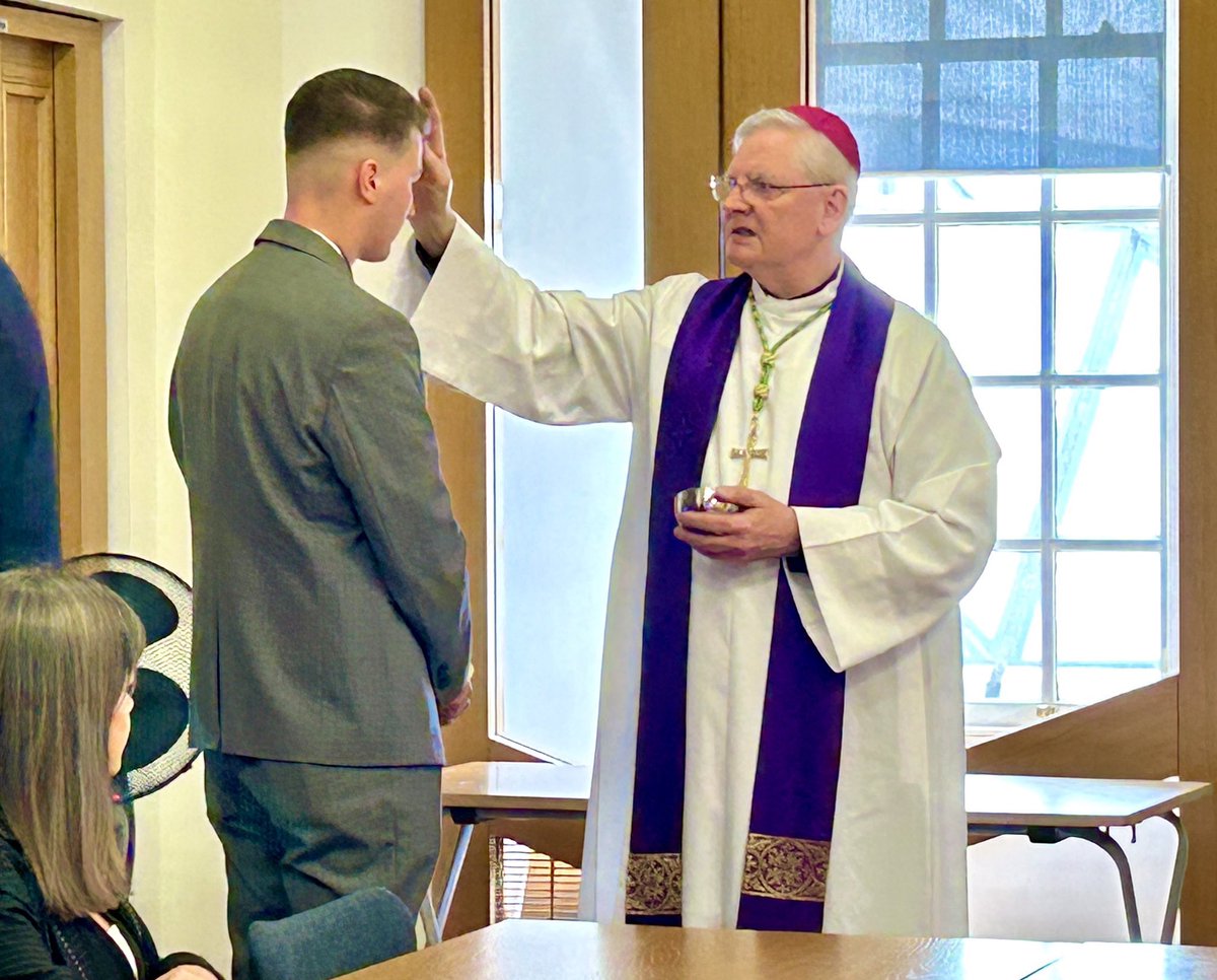 rcpoliticsuk's tweet photo. Archbishop Leo Cushley was in the Scottish Parliament today, distributing ashes to MSPs and staff. https://t.co/bw1YnSc3Qr