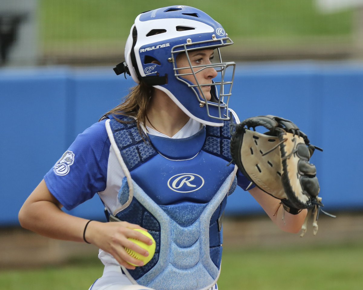Remembering one of our own today.

Gabbie Jonas was an important member of the 2018 and 2019 MVC Championship and NCAA Regional teams.  Her impact on this program and the people around her will forever be remembered.

Thanks for the memories GJ! #15 💙🐶