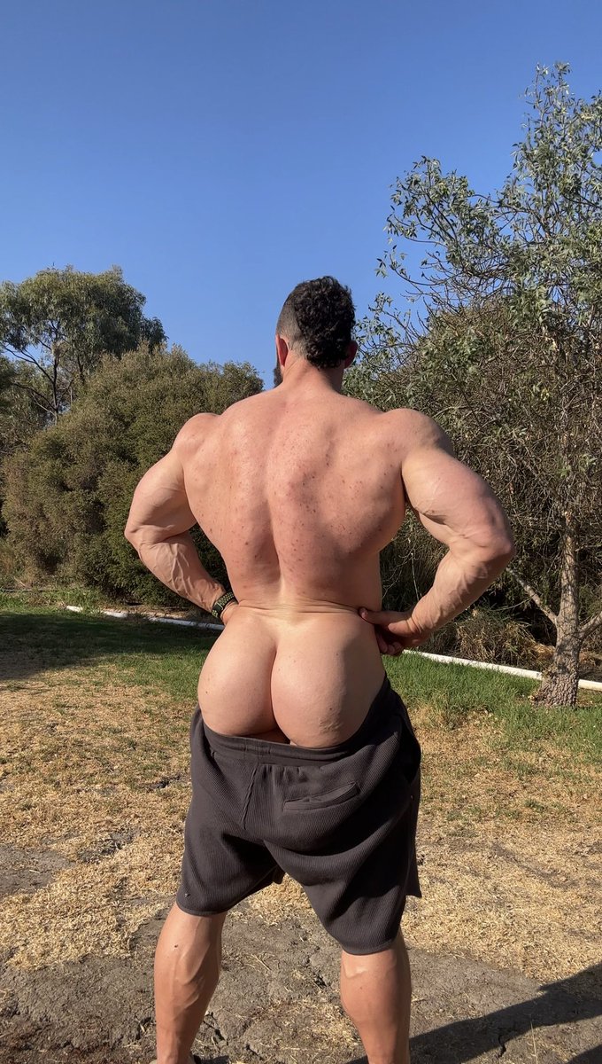 Who wants a taste of this 🍑 in the morning country sun 🔥