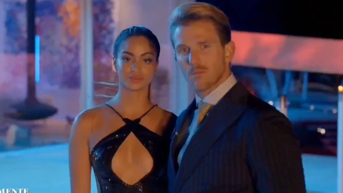 parecen unos ricos en una pelicula tipo cluedo son sospechosos de matar a alguien porque iba a exponer trapitos sucios de su matrimonio y negocios me meo #LaIslaDeLasTentaciones15