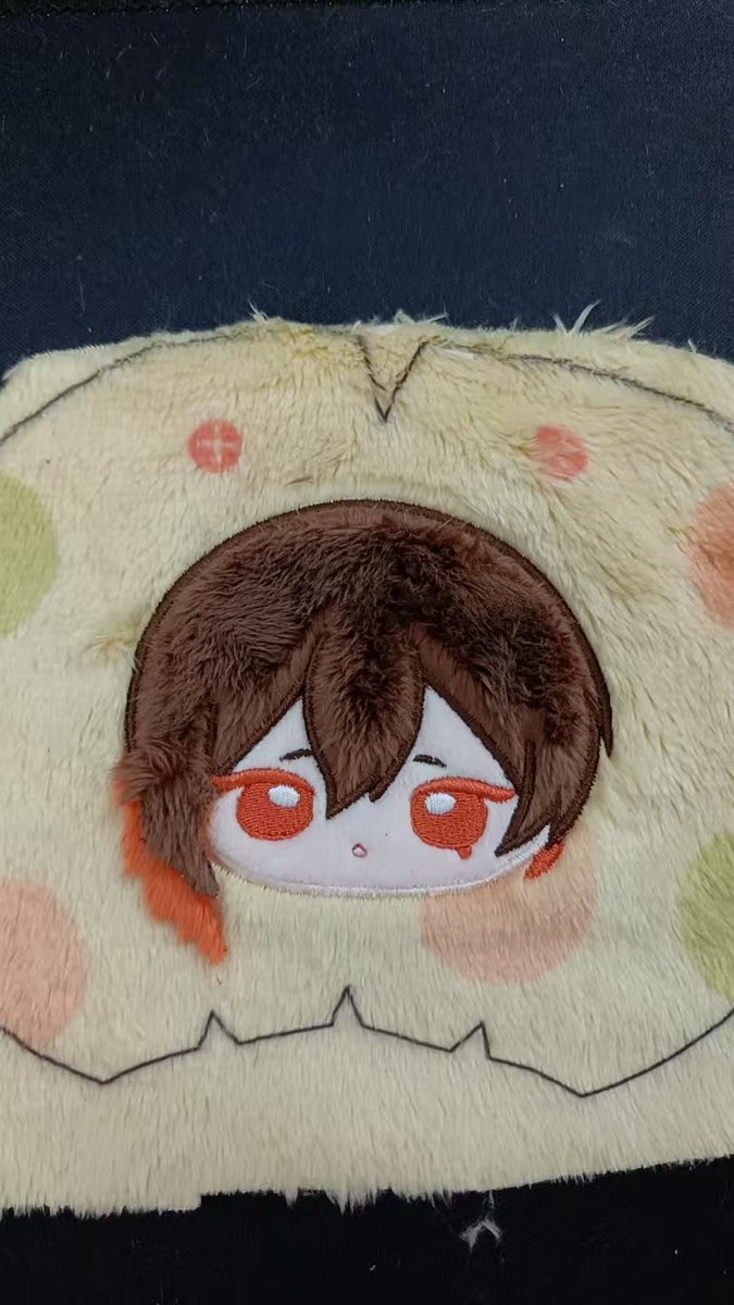 做印花修改好麻煩TT…
圓圈和紐扣眼比起稿圖都太小 先繼續做再看怎麼調整好了