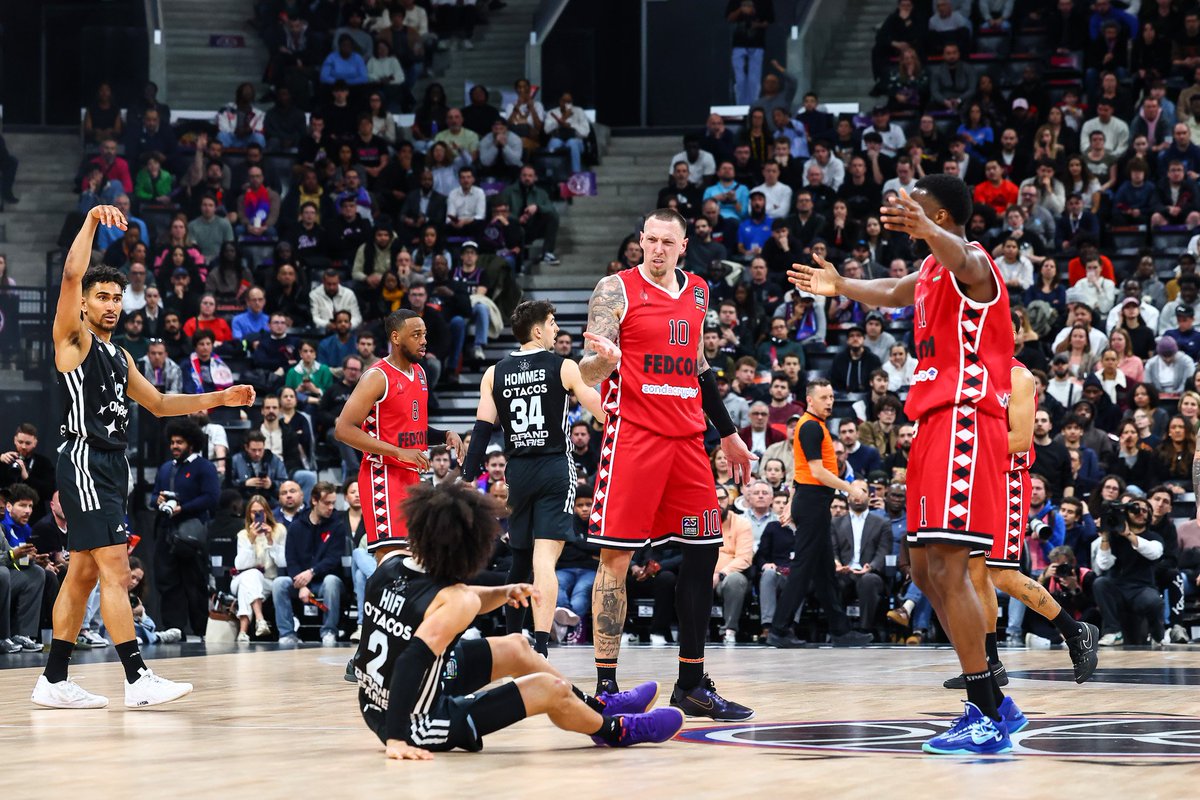 📸 Daniel Theis appreciation post 🛡✨️

💥 21 points (Euroleague career-high)
💪 7 reb 
🎯 2/2 3PM
📊 24 PIR 

#RocaTeam #EveryGameMatters
