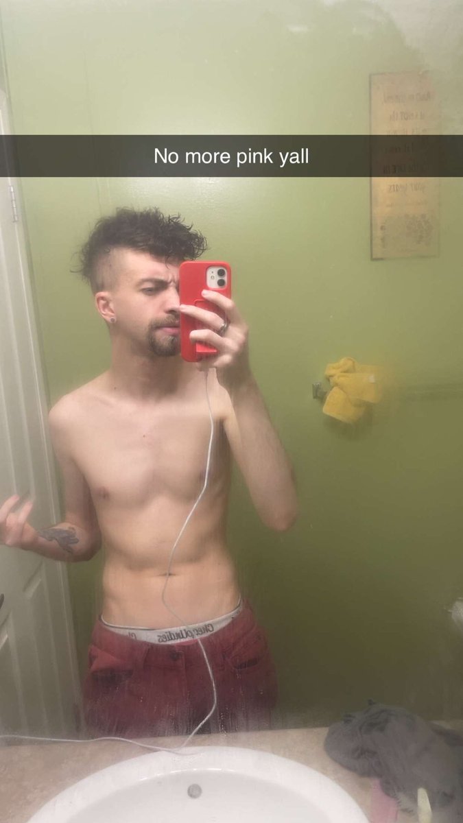 kyle_andromeda's tweet image. We can kiss the pink hair good bye