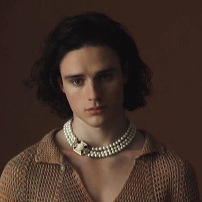 persephonejace's tweet photo. harry collett + pearls 🦪 https://t.co/ZNG128TQ59