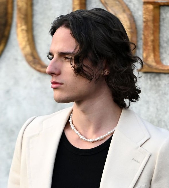 persephonejace's tweet photo. harry collett + pearls 🦪 https://t.co/ZNG128TQ59