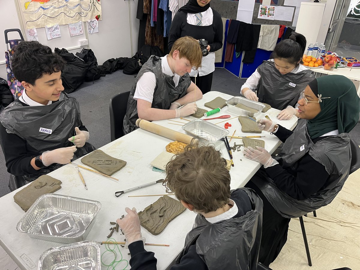 msmandymcintosh's tweet image. We @ #PresentCommunity had such a great 1st workshop yesterday, with @springburnacad pupils hosted by brilliant partners #SpringburnUnityNetwork the art teacher @Springburnarta1 is an incredible educator and sees the value in these projects. Towards public realm install summer25