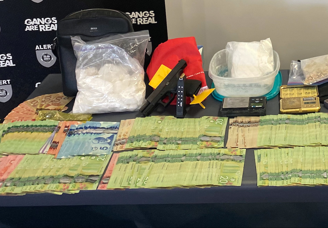 ALERT (@alert_ab) on Twitter photo Firearm, drugs seized from convicted killer <a href="/medhatpolice/">Medicine Hat Police Service</a> alert-ab.ca/firearm-drugs-… Firearm, drugs seized from convicted killer <a href="/medhatpolice/">Medicine Hat Police Service</a> alert-ab.ca/firearm-drugs-…