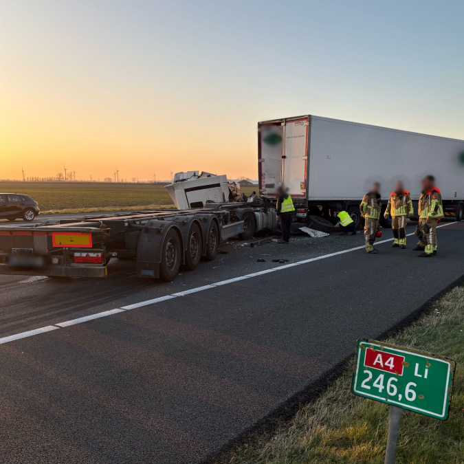 Ongeval met twee vrachtwagens op A4
