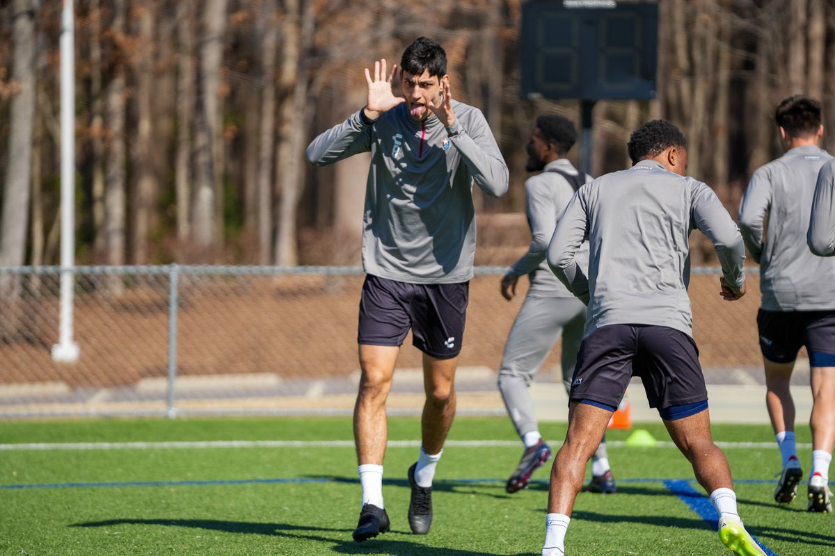 nobody:
pedro:✋😛🤚