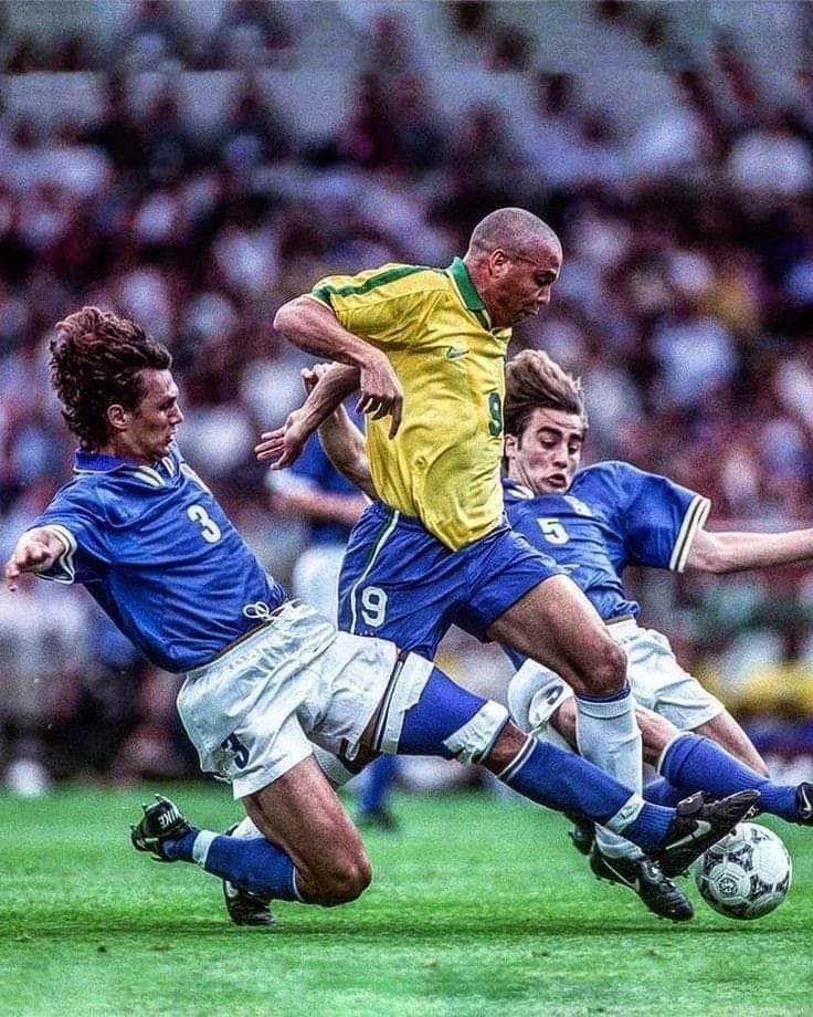 90sfootball's tweet image. Ronaldo against Maldini and Cannavaro 🤩