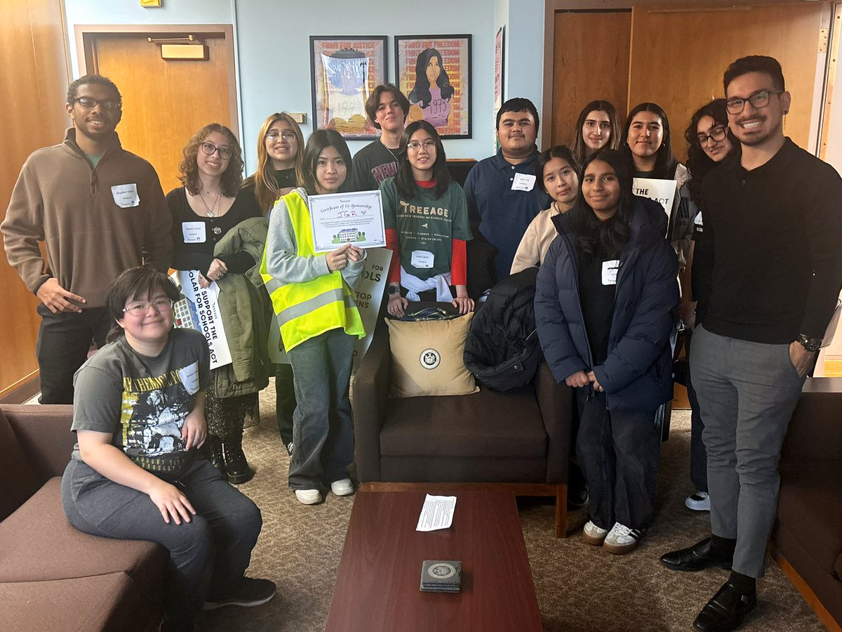 The kids are gonna save us! 🙌🏼

So grateful to these amazing young people from <a href="/TREEage_Team/">TREEage</a> who came to Albany to advocate for environmental justice.