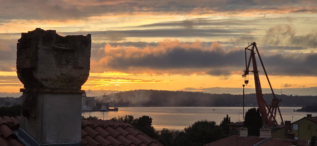 I opet mi predivno...
#sunset #Pula