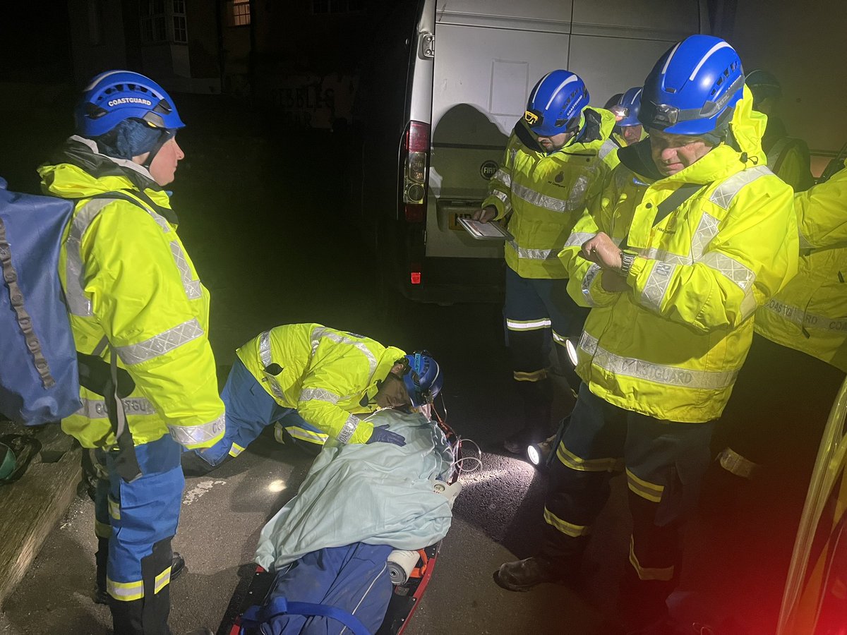 Monday evening our team were practising our casualty carers following an initial search, where we then had to diagnose, record, immobilise &amp; evacuate by stretcher. Another evening out in the dark and cold. Later more training on station.. <a href="/HMCoastguard/">HM Coastguard</a> #ToSearchToRescueToSave