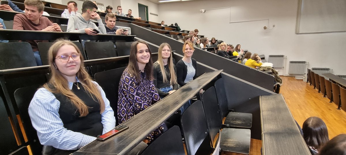 GimnazijaPP's tweet image. ICSE Science Factory – Hrvatska - naše GLOBE učenice – Martina Sabo, Lana Ivoš i Viktorija Kasapović, sudjelovale su na sajmu i predstavile svoj istraživački rad: gimnazija-ppreradovica-vt.skole.hr/icse-science-f…
#ICSE #ScienceFactory #GLOBE #istraživačkiRad #gimnazijapp