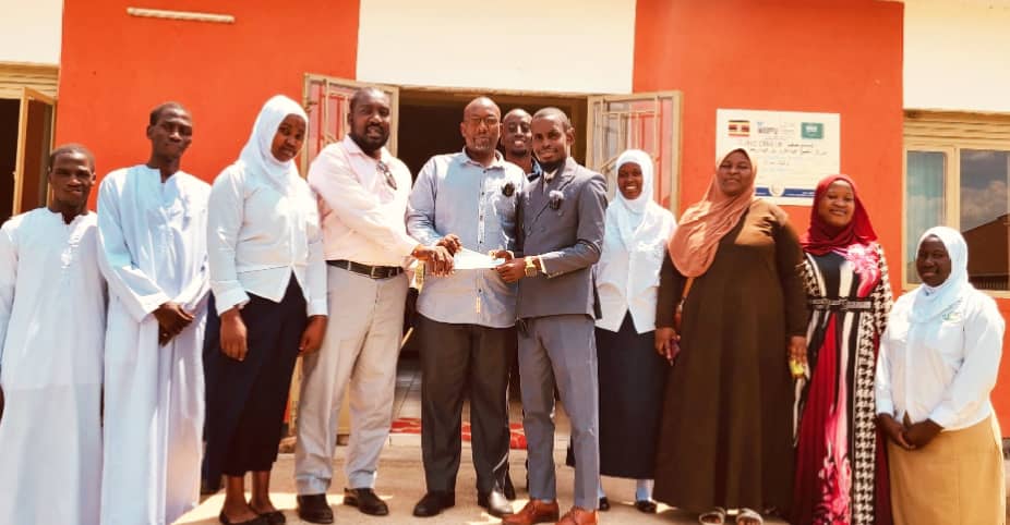 QadhRun's tweet photo. Mina High School Mbarara joins the #MbararaQadhRun2025!
Their generous support fuels our vision for Western Uganda’s 1st Muslim Radio station.
Register now: 25K ordinary, 55K VIP (kit + a #QadhRun branded water bottle).
#CharityRuns #CommunityFirst https://t.co/9Fb6btIMqQ