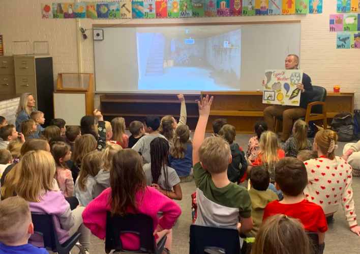 Meteorologist Visits Kindergarten Classes

Meteorologist Zane Satre spoke with Kindergarten classes; discussed types of weather, connected weather to seasons, and shared a demonstration for students to visualize.

See More: admschools.org/2025/03/meteor…

#WeAreADM | #HumbleHungrySmart