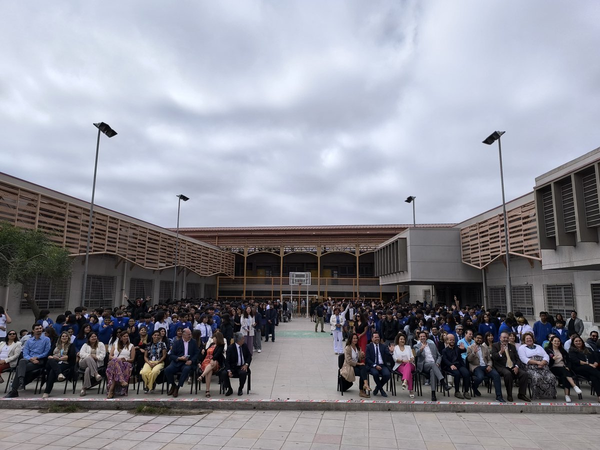 #VolvamosAClases 📚 ✏️

¡Comenzaron las clases! junto a la comunidad educativa del Liceo Fernando Ariztia Ruíz dimos el vamos a el nuevo año escolar 2025✨

Como institución reafirmamos nuestro compromiso con la educación y bienestar de las niñas, niños y jóvenes.