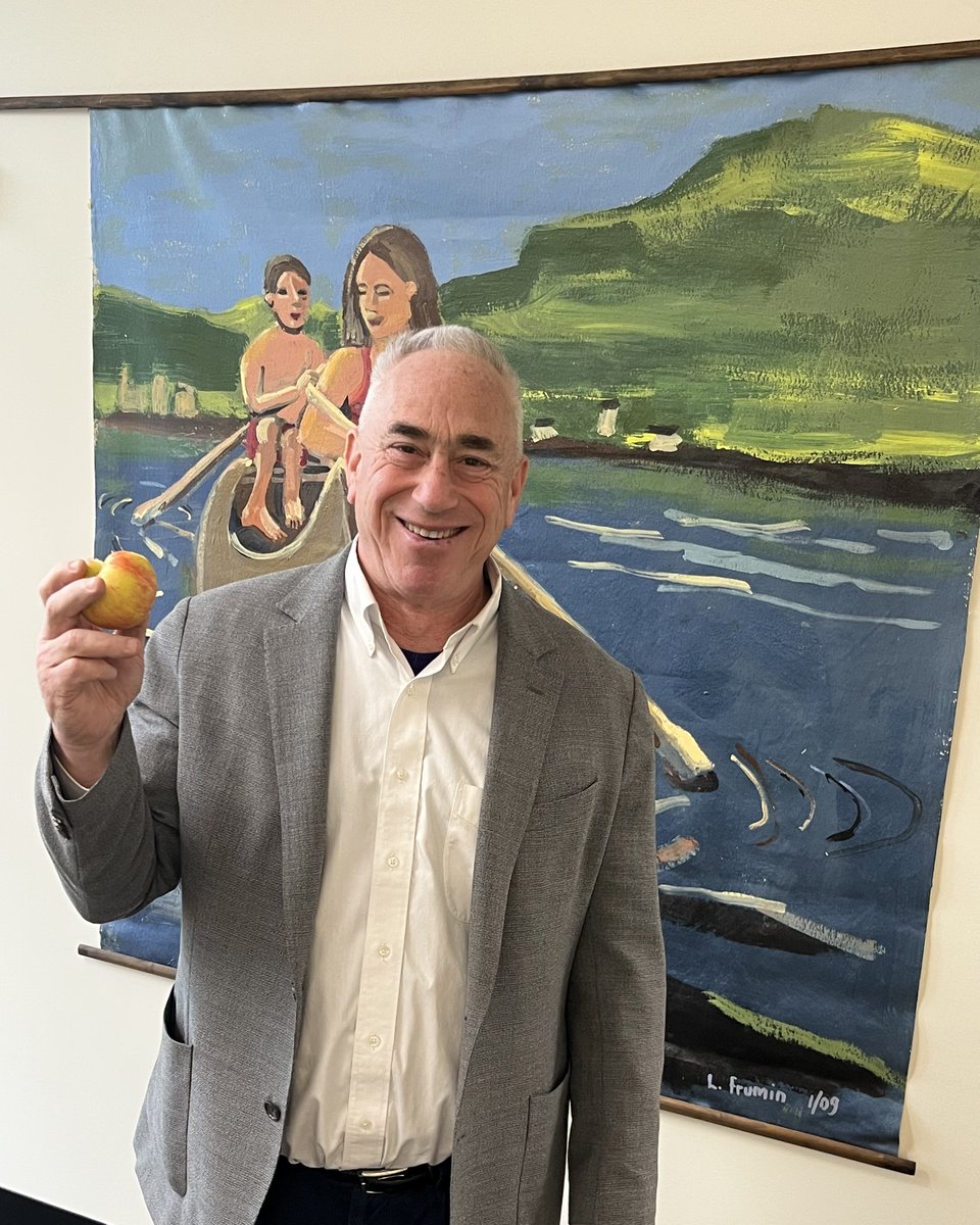 I'm participating in Hear the DC Crunch in honor of National School Breakfast Week to help raise awareness of the important role school breakfast plays in ensuring children at DC public schools have access to healthy food. 

Learn more at dchunger.org
#HearTheCrunch