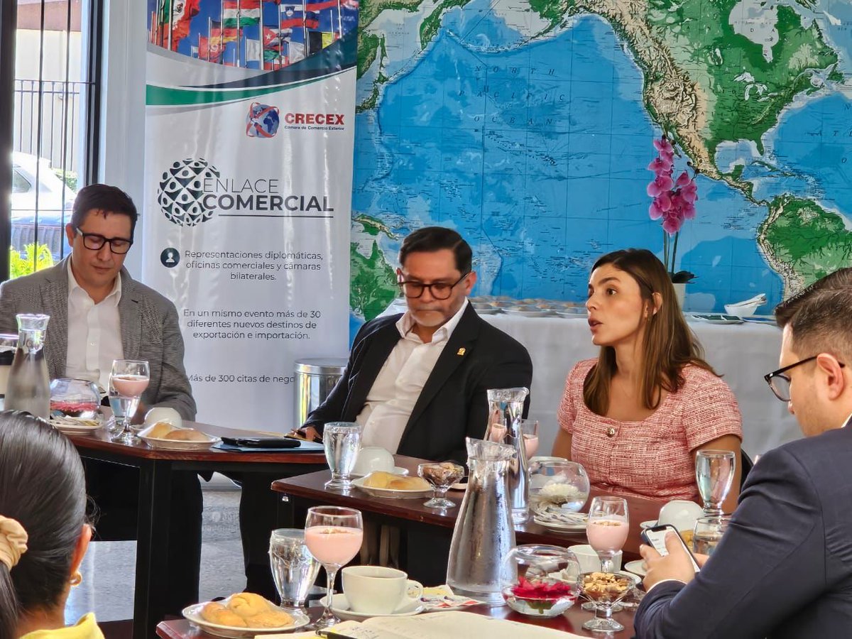 RSalazar91623's tweet image. El viernes en @CrecexImport recibimos a Laura López, Gerente General de @Procomer_CR, para seguir fortaleciendo lazos estratégicos y potenciar el comercio exterior costarricense. 

#CRECEX #PROCOMER #ComercioExterior #FortaleciendoEmpresas
