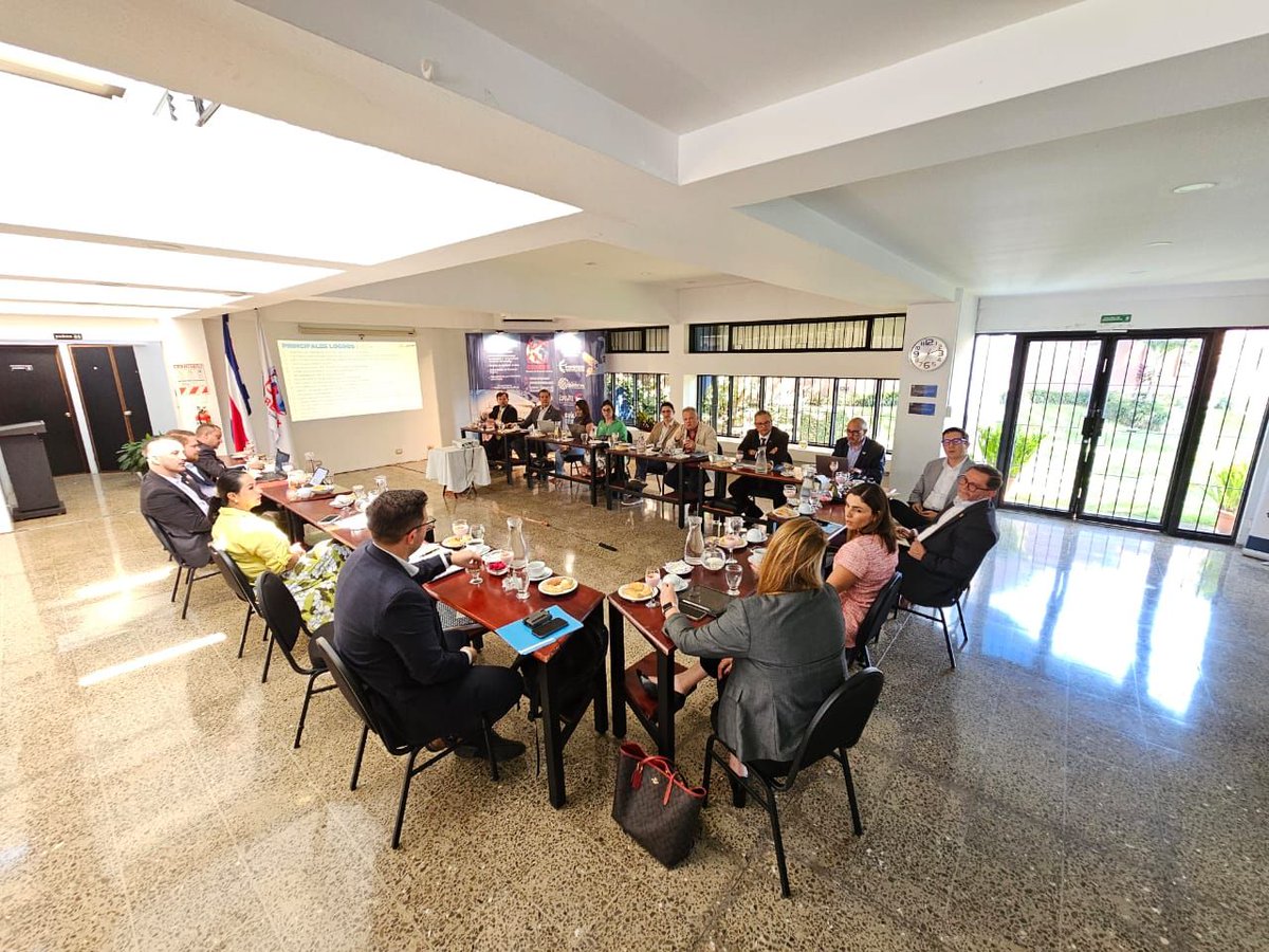 RSalazar91623's tweet image. El viernes en @CrecexImport recibimos a Laura López, Gerente General de @Procomer_CR, para seguir fortaleciendo lazos estratégicos y potenciar el comercio exterior costarricense. 

#CRECEX #PROCOMER #ComercioExterior #FortaleciendoEmpresas