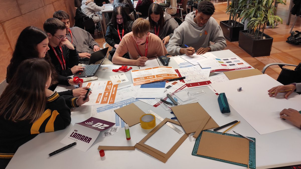 SCT_professorat's tweet image. Ahir @citilab es va omplir d&apos;enginy a la 1a #TecnoHack per al #DesenvolupamentSostenible organitzada per 
@SCT_professorat i dinamitzada per @Fcreativacio 
Més de 100 alumnes de 4ESO i Batxillerat van proposar solucions d&apos;enginyeria a l&apos;ODS1: Fi de la pobresa
#WorldEngineeringDay