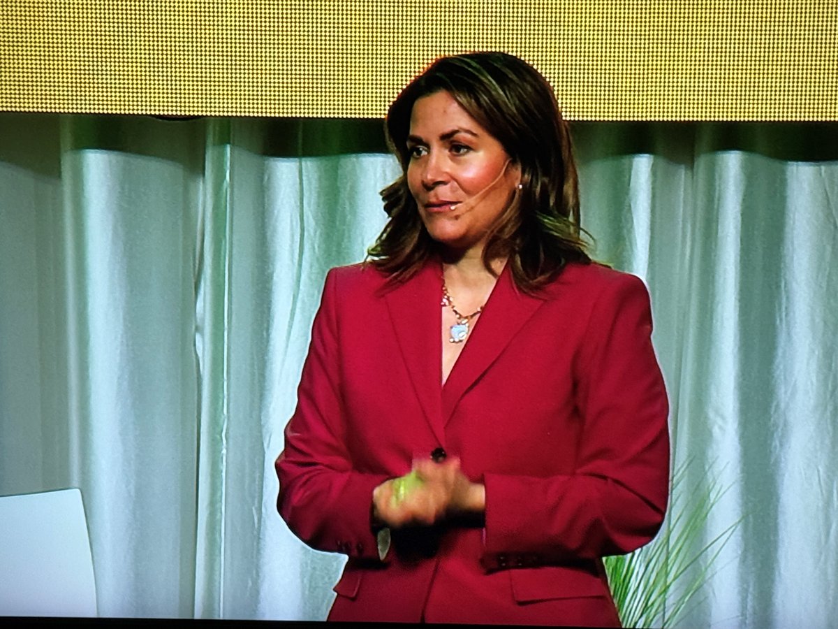 Happening now ✨ LIVE from our Inspiring Leadership Forum stage:

Rachel Mielke, CEO of Hillberg &amp; Berk, shares her inspiring journey of success and the lessons learned along the way.

#URinspiring