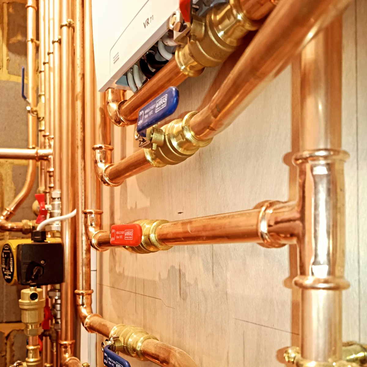 The Gas Man Cometh ✝️ (@gasmangod) on Twitter photo Here's one i made earlier.
<a href="/vaillantuk/">Vaillant UK</a> EcoTec Plus 618, 180 litre Unistor, full Vaillant controls zoned upstairs and downstairs, all proper in <a href="/Lawtontubes/">Lawton Tubes</a> copper with everything else from <a href="/Macdplumbsupply/">MacDonald Plumbing Supplies</a> and <a href="/trade_plumbing/">Williams Trade Only Plumbing Supplies</a>
Thanks be to GasManGod
Amen Shalom Etc Here's one i made earlier.
<a href="/vaillantuk/">Vaillant UK</a> EcoTec Plus 618, 180 litre Unistor, full Vaillant controls zoned upstairs and downstairs, all proper in <a href="/Lawtontubes/">Lawton Tubes</a> copper with everything else from <a href="/Macdplumbsupply/">MacDonald Plumbing Supplies</a> and <a href="/trade_plumbing/">Williams Trade Only Plumbing Supplies</a>
Thanks be to GasManGod
Amen Shalom Etc