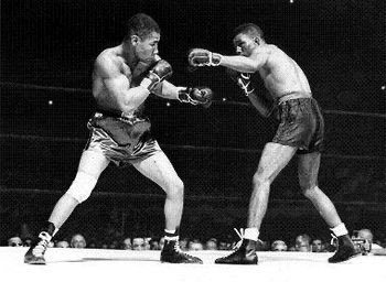 TheFightCity's tweet image. Here we recall the glory days of Beau Jack, when in the span of a single month he twice took on legendary champion Fritzie Zivic. Their second fight happened #OTD in 1943. Check it out: thefightcity.com/march-5-1943-b… #boxing #history