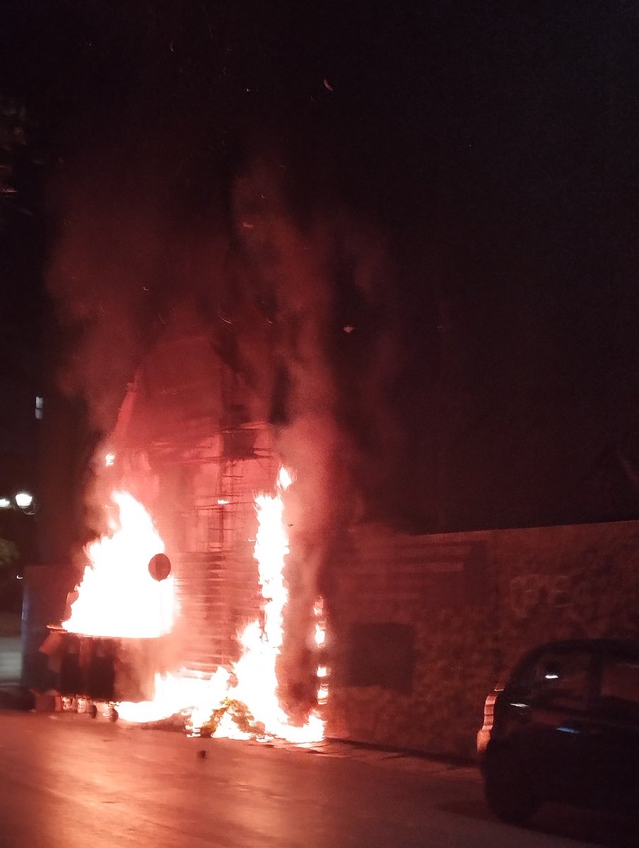 TelosTaFroufrou's tweet image. Καίγεται κτίριο υπό ανέγερση επί Σταδίου και Αμερικής γωνία

 #antireport