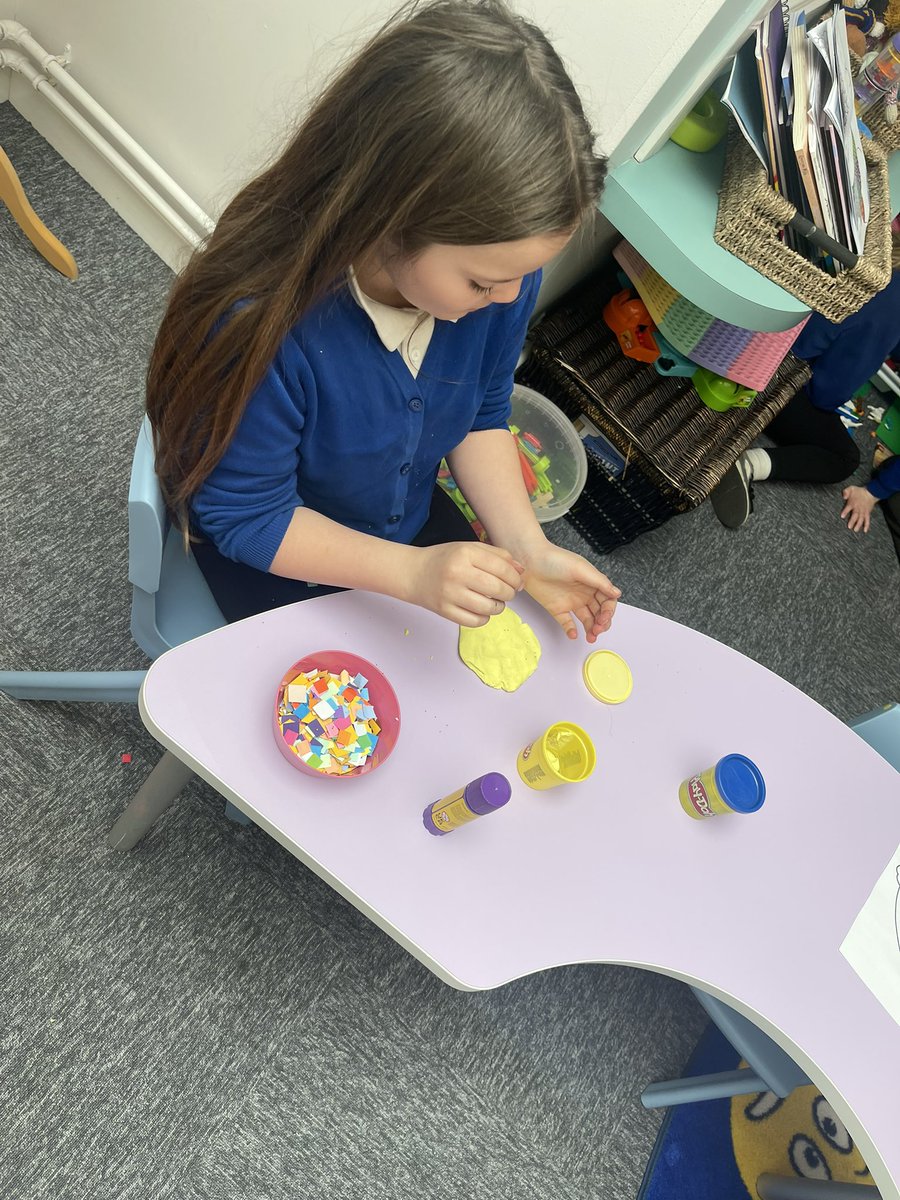 DeltaHighfields's tweet photo. 🌈The Thrive Room was a buzz of excitement at lunchtime today. Exploring and chatting with friends old and new 🌈 @DeltaTrust_Org @ThriveApproach #buildingrelationships https://t.co/kVIYEfYUFb
