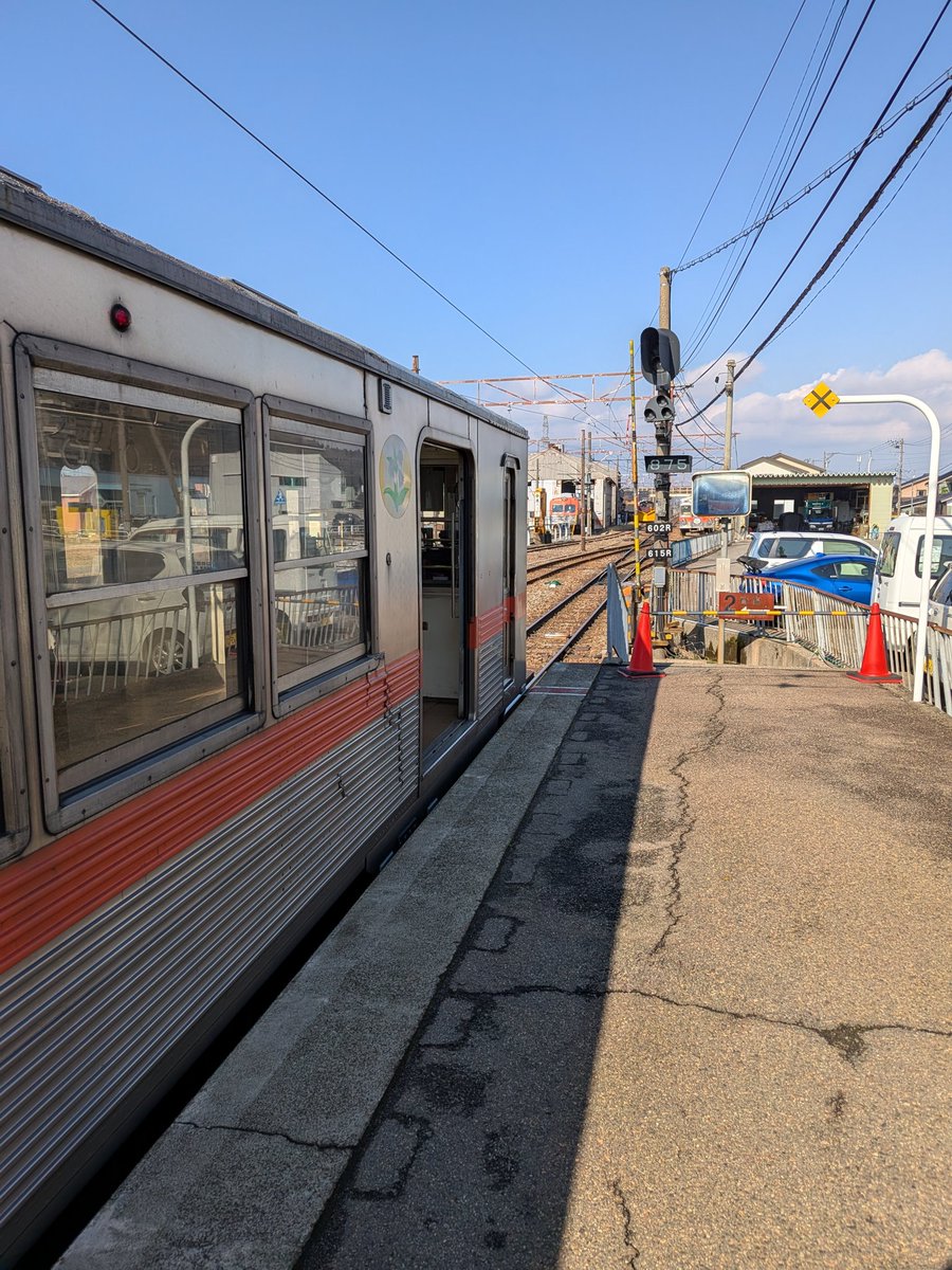 shibazushipr's tweet photo. おはようございます😊
先日、天気の良い日に浅野川線に続いて北陸鉄道石川線にも乗ってきました!
笹ちゃん中の人、乗り鉄と言えるほど鉄道に詳しくないのですが地元の公共交通はけっこう好きです😊
#芝寿し
#毎日挨拶ポス
#300d
#些細な日常
#北陸鉄道石川線 https://t.co/nYPH5THe6S