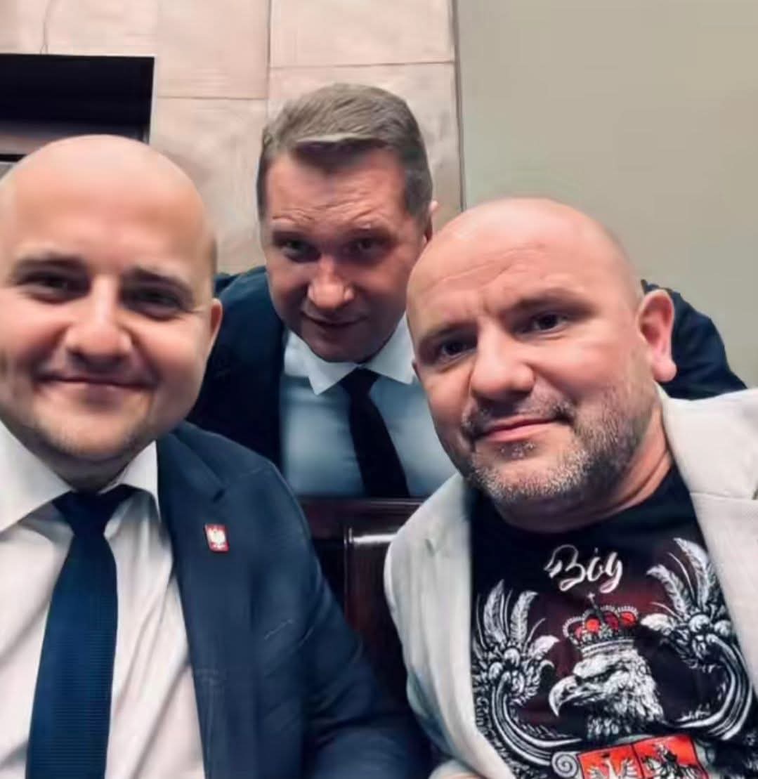 PISEgzekutor (@egzekutor2000) on Twitter photo Trzy pucie z partii Przestępców i Skurwysynów <a href="/pisorgpl/">Prawo i Sprawiedliwość</a> ..... Już niedługo będą mogli się miziać na spacerniaku za ### Trzy pucie z partii Przestępców i Skurwysynów <a href="/pisorgpl/">Prawo i Sprawiedliwość</a> ..... Już niedługo będą mogli się miziać na spacerniaku za ###
