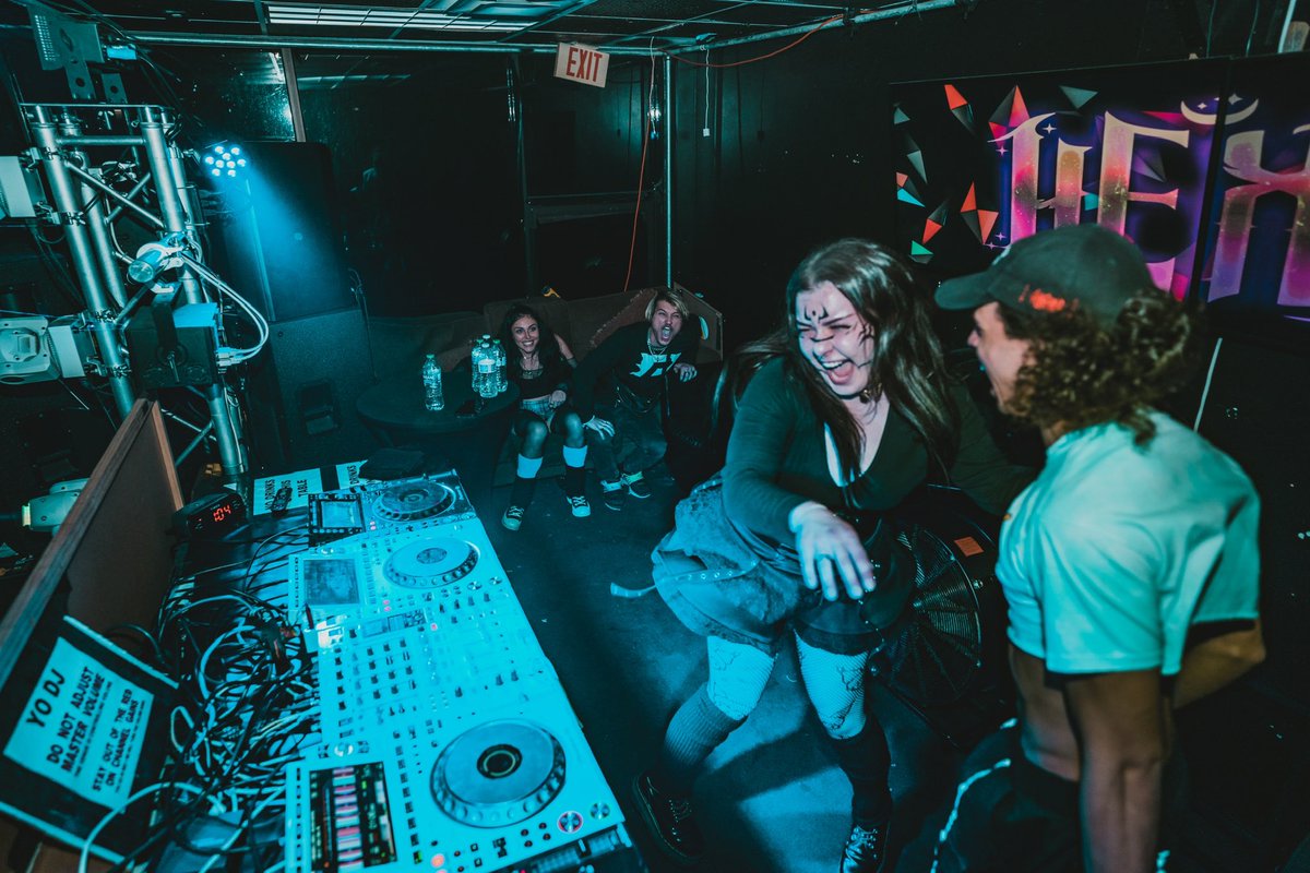 Everyone go wish  <a href="/hexxdubz/">hexx ✧･ﾟ:*</a>  a beautiful birthday today!!!