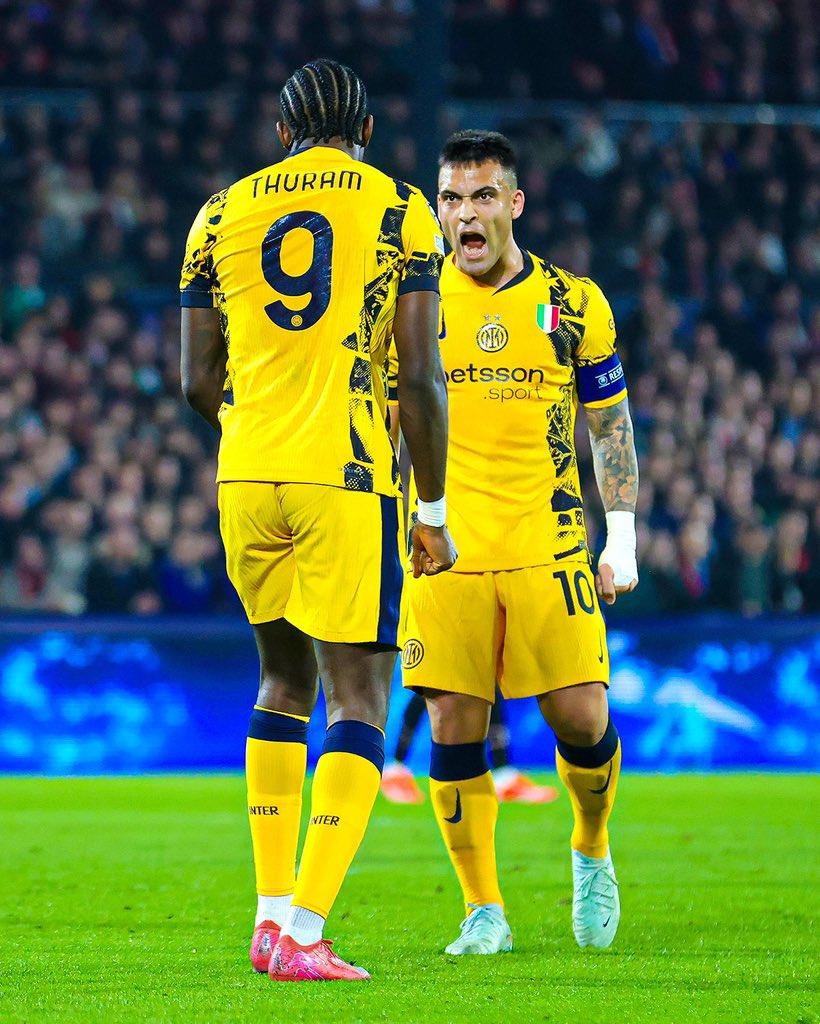 tactiek88's tweet image. النادي الإيطالي الوحيد الذي يلعب بدوري الابطال
النادي الإيطالي الوحيد الذي ينافس على 3 بطولات
النادي الإيطالي الوحيد الذي حقق الثلاثية التاريخية
النادي الإيطالي الوحيد الذي لم يهبط للسيريا B

آخر نادي ايطالي حقق دوري الأبطال ..

الإنتر يكتسح فاينورد، الذي طرد ميلان من البطولة !