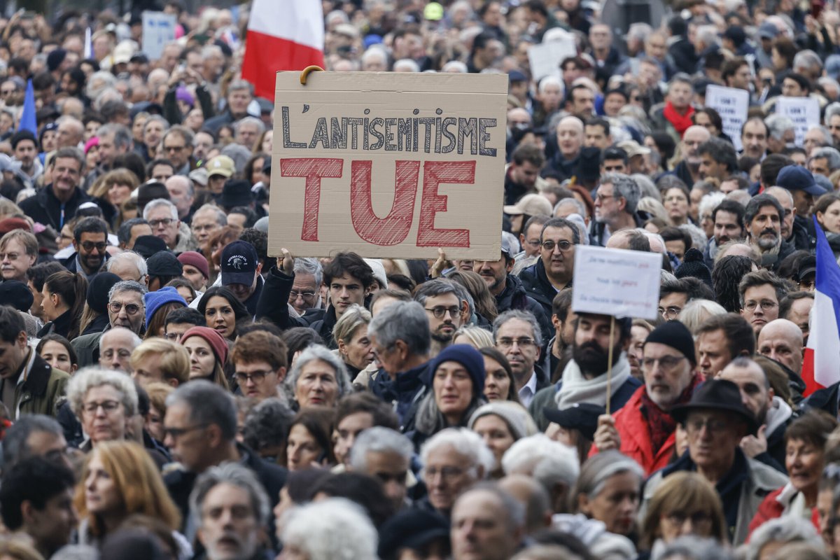 Au collège et lycée, 16% des élèves ne veulent pas d’un juif pour ami.

L’antisémitisme touche de plus en plus le milieu scolaire selon un sondage Ifop.

➡️ l.leparisien.fr/zq5D