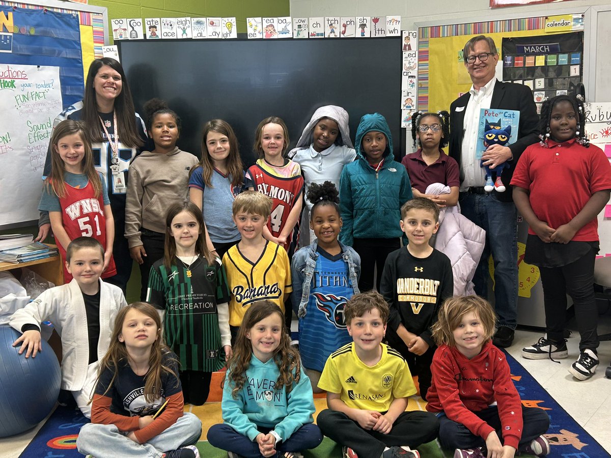 CashforCouncil's tweet photo. Really enjoyed visiting with and reading to students at Waverly-Belmont ES this morning! #WBReads #MNPSreads. Thanks for inviting me @WBE_Library! https://t.co/Fg8BqfXItK