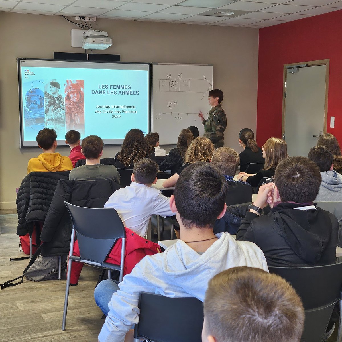 Collège Les Etangs Moussey 57 (@mousseybata) on Twitter photo Intervention de femmes de l'armée de Terre pour nos élèves de 4e et de 3e pour faire découvrir les différents métiers dans l'armée
#orientation #journeedelafemme <a href="/Armees_Gouv/">Ministère des Armées</a> <a href="/armeedeterre/">Armée de Terre</a> Intervention de femmes de l'armée de Terre pour nos élèves de 4e et de 3e pour faire découvrir les différents métiers dans l'armée
#orientation #journeedelafemme <a href="/Armees_Gouv/">Ministère des Armées</a> <a href="/armeedeterre/">Armée de Terre</a>
