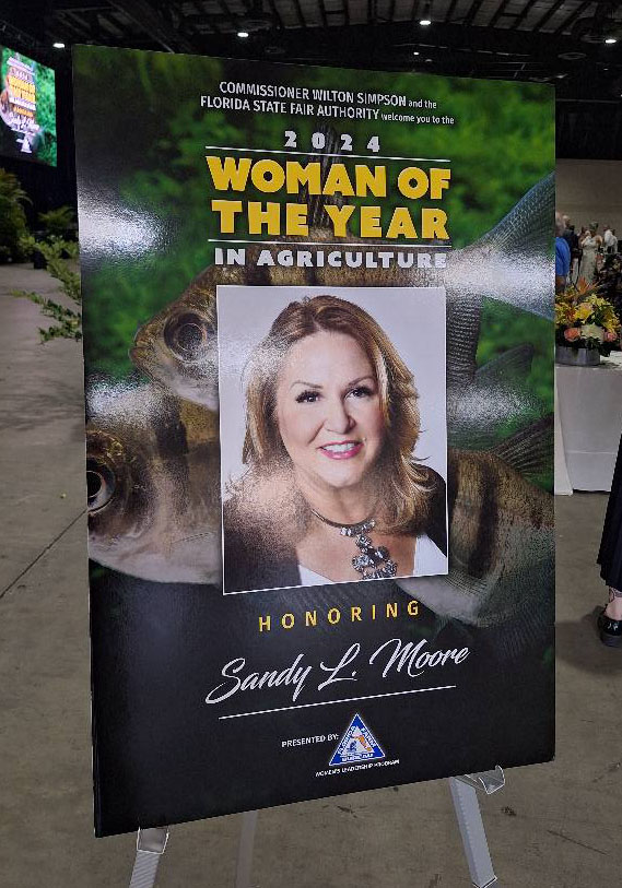 AmazonasMag's tweet image. In case you missed it, we're delighted to share the news that @SegrestFarms' Sandy Moore was recognized as Florida's 2024 Woman of the Year in Agriculture, bringing massive attention to Florida's #aquarium #aquaculture footprint! amazonasmagazine.com/2025/02/22/seg…
#ornamentalaquaculture