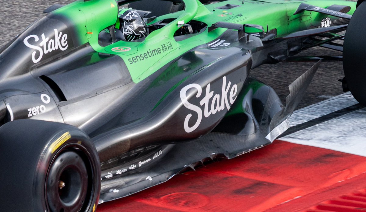 xavigazquez's tweet image. Hi guys,

Interesting interpretation to generate more pressure at the edge of the floor 🧐
.
#xaviimages #f1technicalphotographer #aeroporn 🏎️
.
#F1Tech #GrainingTech #BahrainTestF1 #formula1 #F1
.